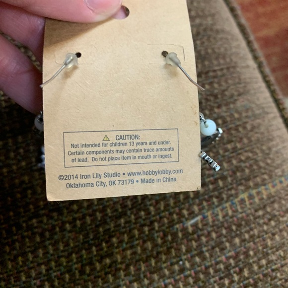 3/$25 Dangled earrings - Picture 4 of 4